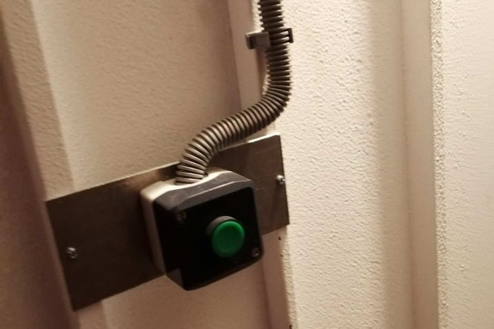 Šikovný vypínač na bránu zelenej farby