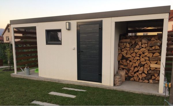 Záhradný domček s dvomi prístreškami v okrese Liptovský Mikuláš