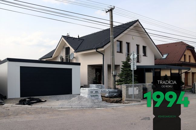 Garáž pre dve autá pri dome