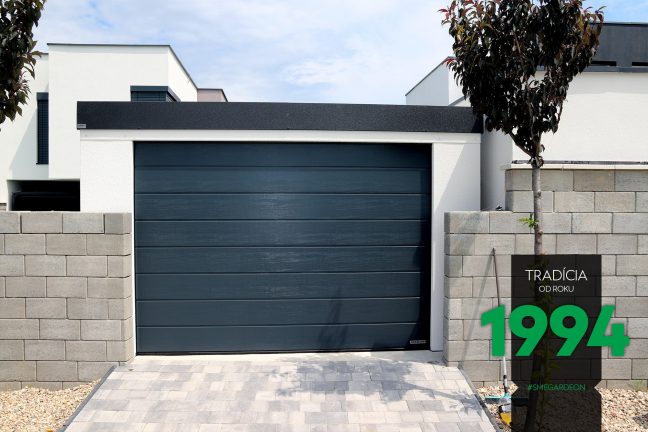 Predná časť garáže pre jedno auto