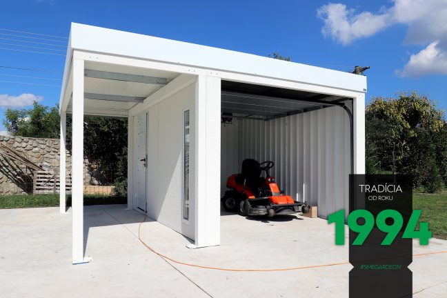 Kosačka v garáži pre jedno auto