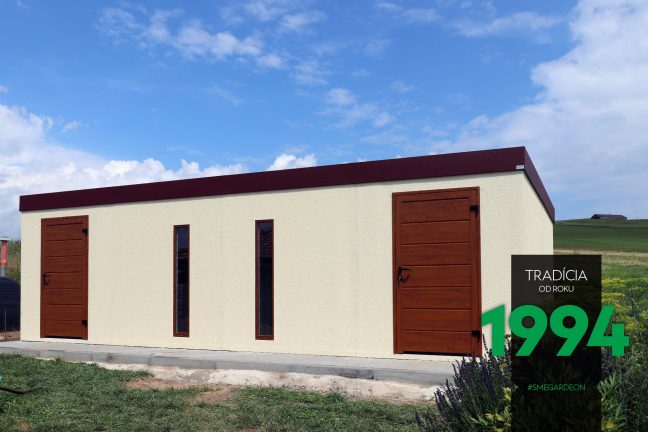 Dlhý záhradný domček s dvomi dverami
