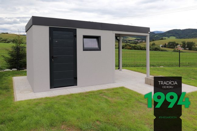 Záhradný domček s prístreškom z ľavej strany