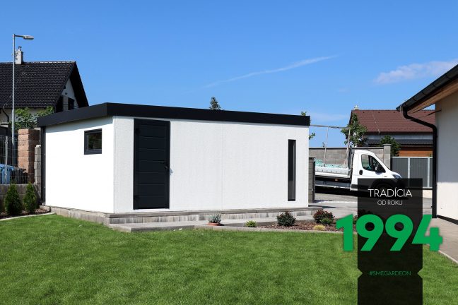 Záhradný domček z ľavej strany