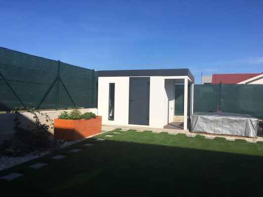 Záhradný domček s malým prístreškom v okrese Nitra