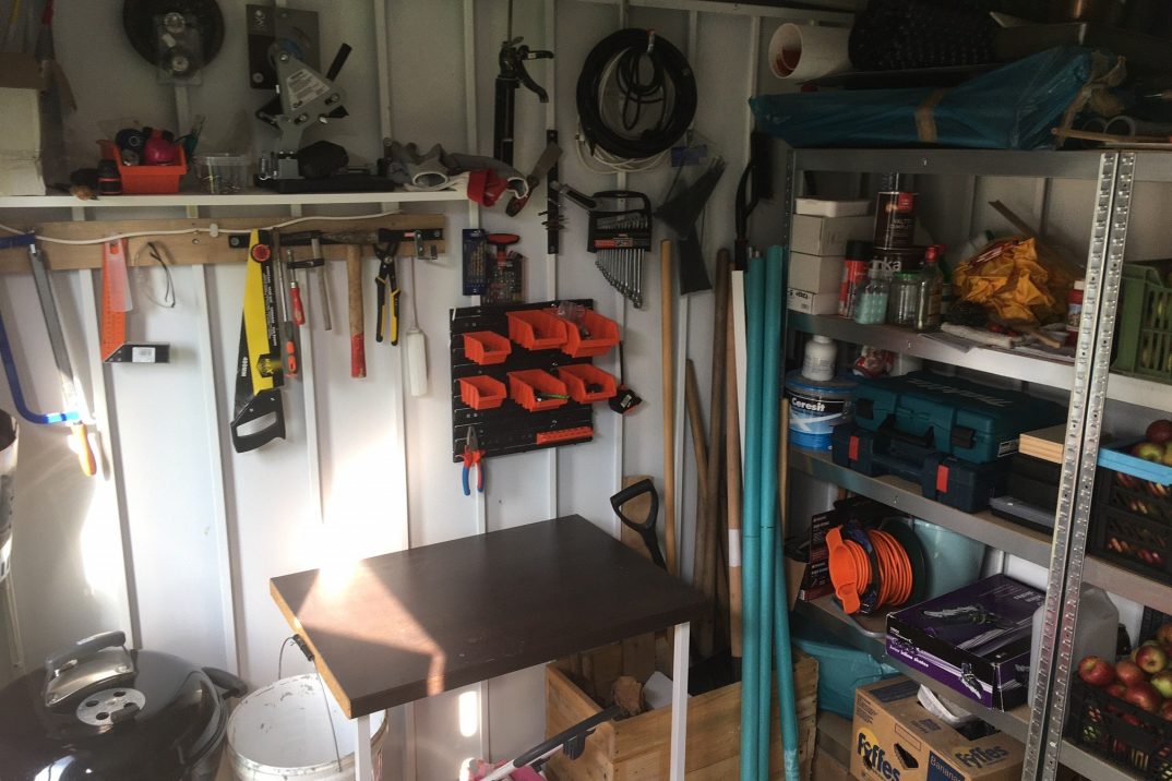 Kutilské náčinie v záhradnom domčeku