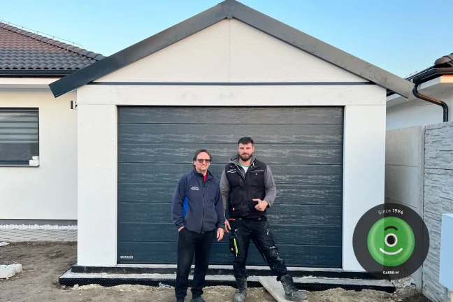 Zákazníci pri garáži