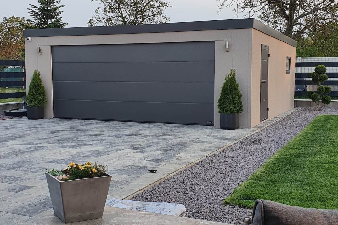 Atypická garáž v záhrade