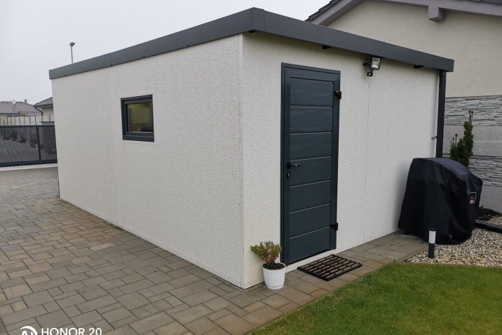 Garáž s dverami zo zadu