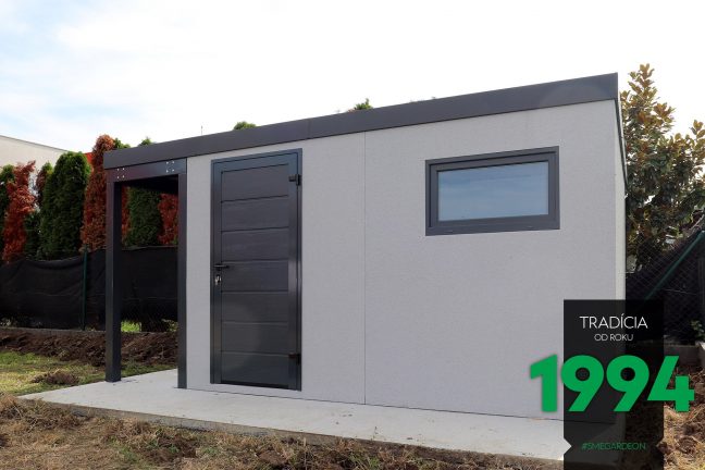 Záhradný domček s malým bočným prístreškom