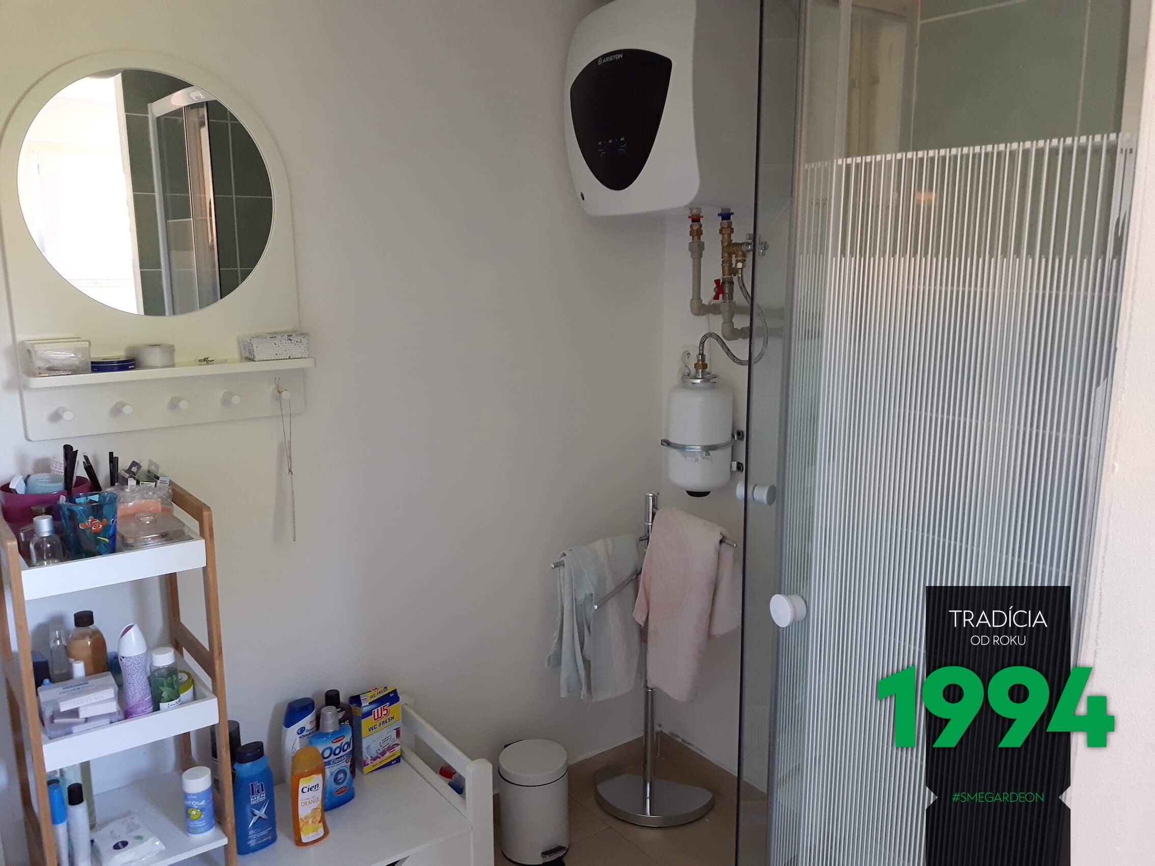 Kúpeľňa vo vnútri záhradného domčeka