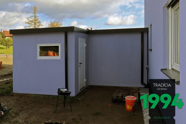 Záhradný domček pri dome