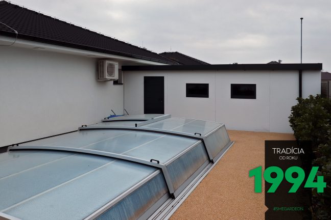 Atypická garáž s dvomi oknami