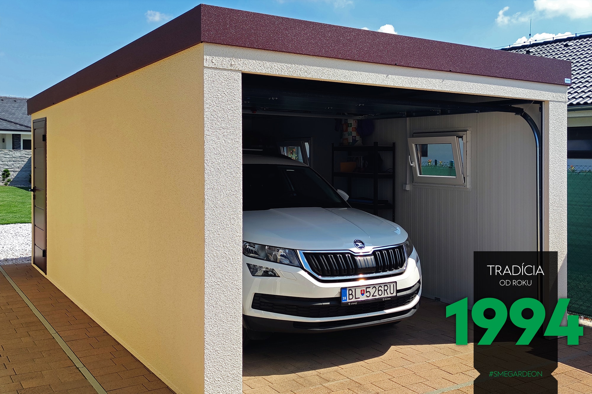 Auto zaparkované v garáži