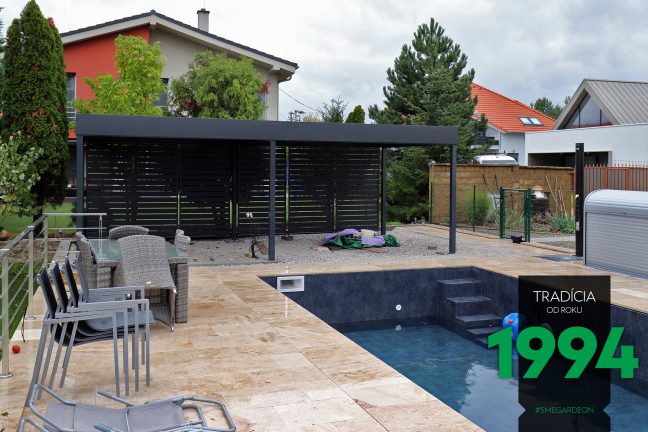 Pergola na záhrade pred bazénom