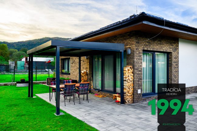 Pergola pri domčeku s posedením