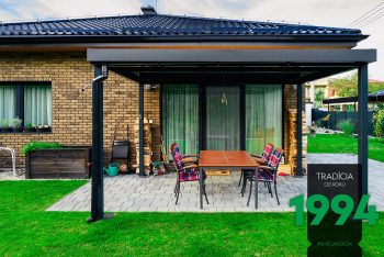Pergola s posedením za rodinným domom