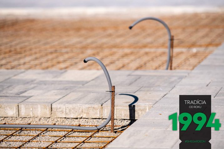 Trubice opreté o kolíky