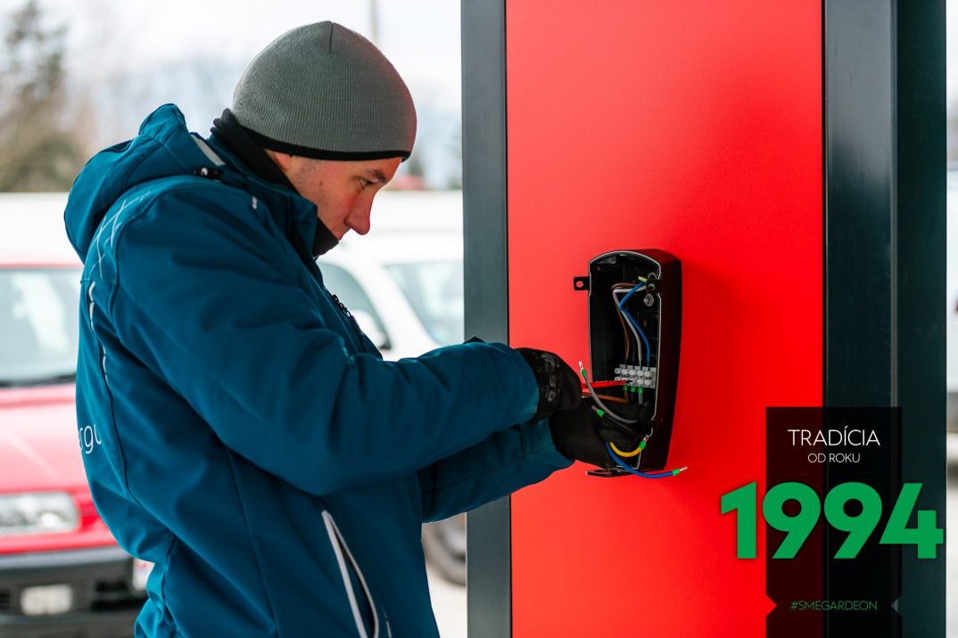 Káble nabíjačky na Teslu