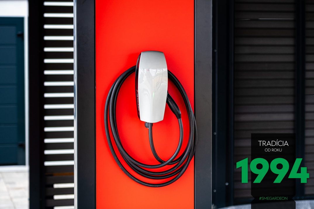 Nabíjačka na teslu na prístrešku SIEBAU