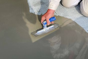 Úprava podlahy v garáži v showroome