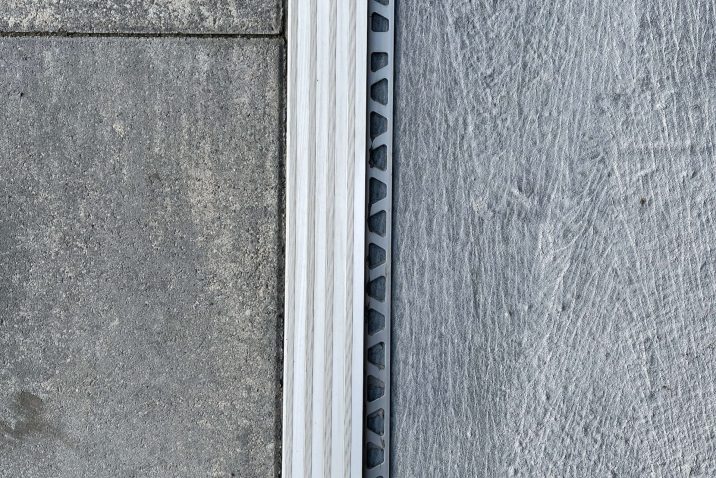 Podlaha v garáži pred