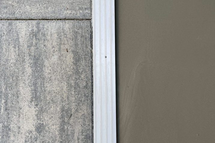 Podlaha v garáži po