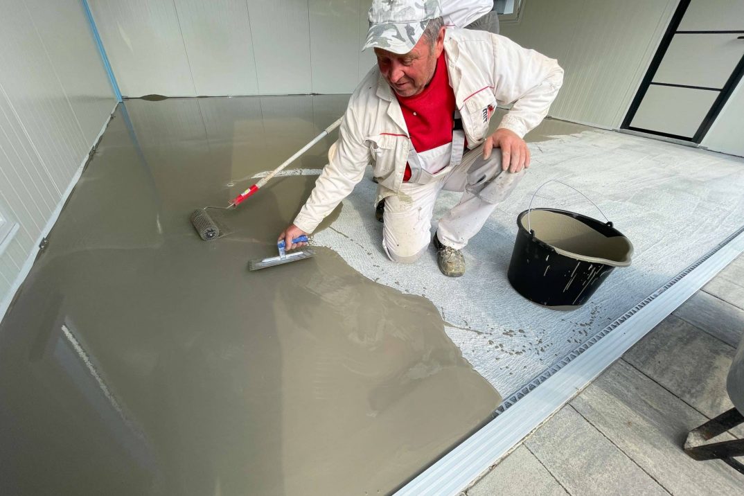 Náter na podlahu v garáži v showroome