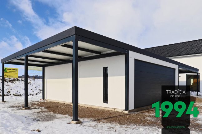 Garáž v bielej omietke s dvoma prístreškami