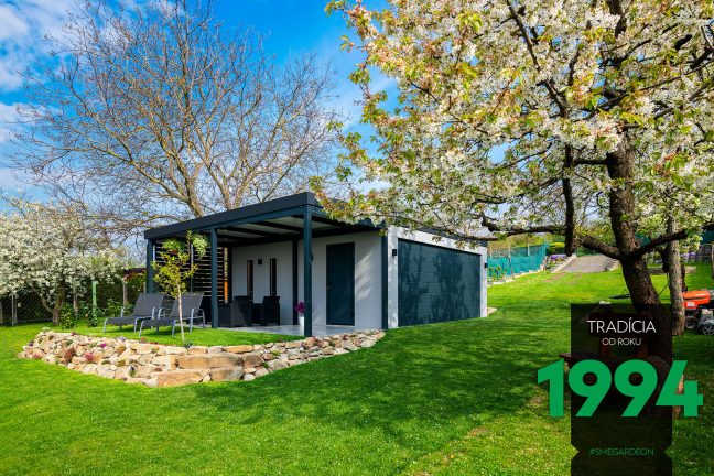 Garáž pre dve autá v bielej omietke