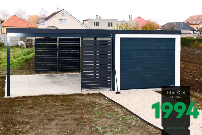 Garáž pre jedno auto s výplňami na prístrešku
