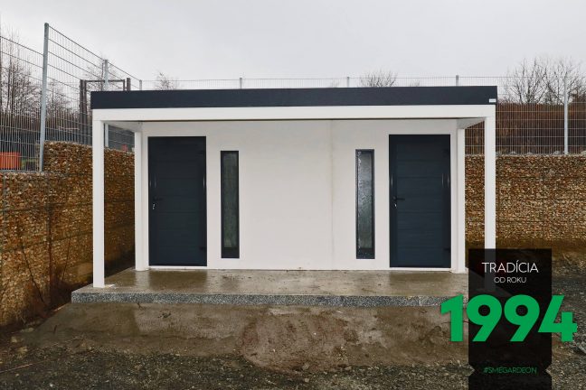 Záhradný domček s dvoma dverami a svetlíkmi