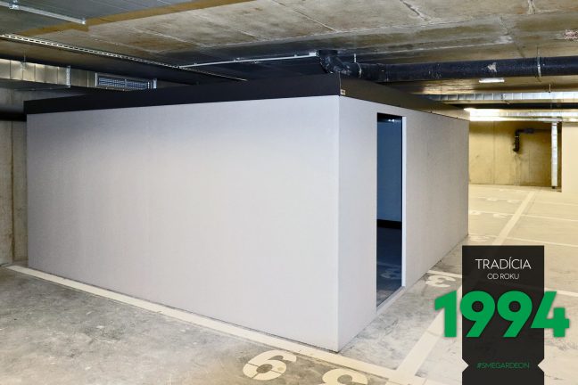 Záhradný domček bez dverí