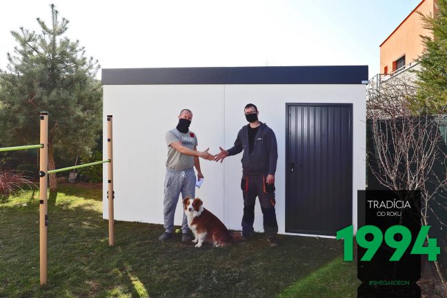 Záhradný domček s neizolovanými dverami