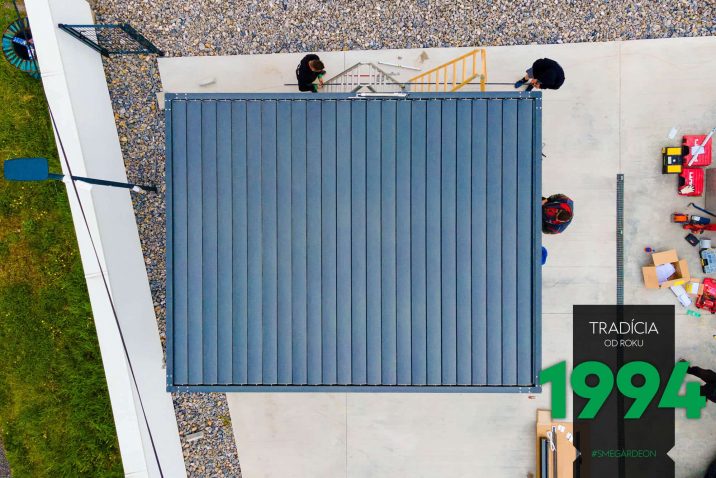 Pohľad na strechu bioklimatickej pergoly