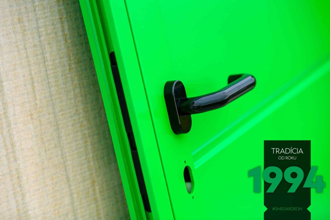 Opreté zelené dvere GARDEON