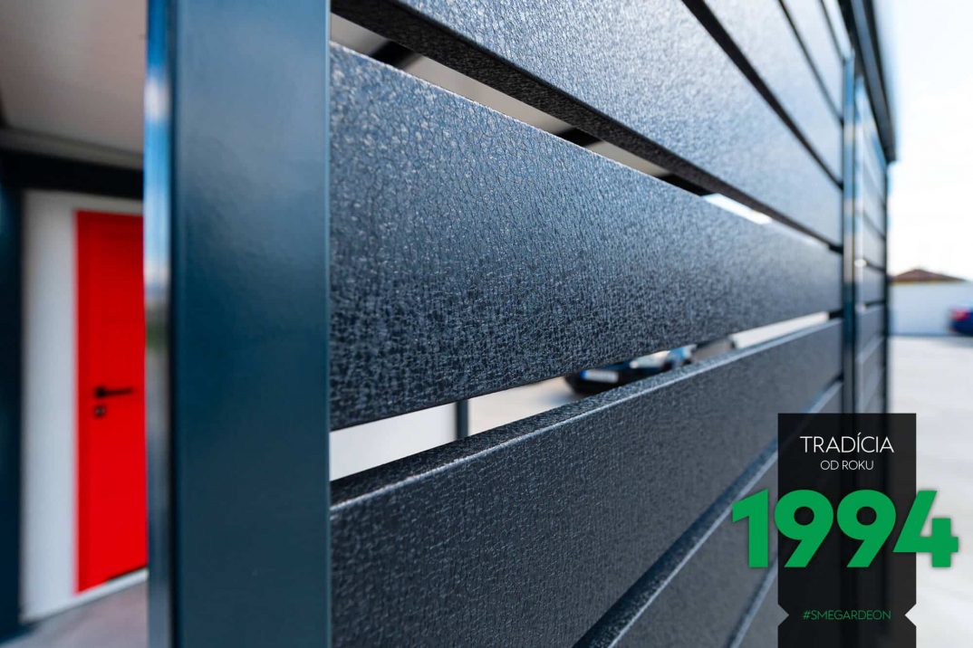 Kovové výplne na prístrešku