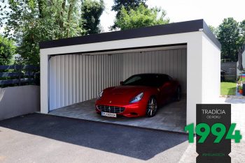 Auto zaparkované v dvojgaráži