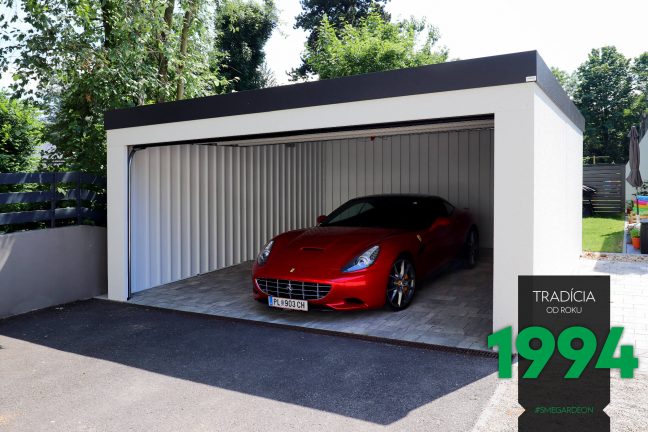 Auto zaparkované v dvojgaráži