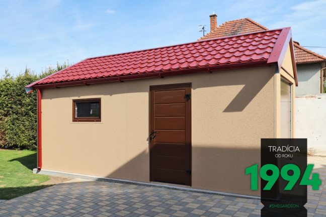 Garáž pre jedno auto so sedlovou strechou s oknom a dverami