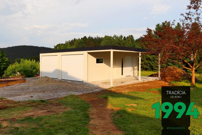 Dvojgaráž s prístreškom s doplnkami