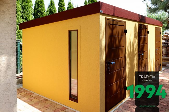 Záhradný domček so svetlíkom naboku