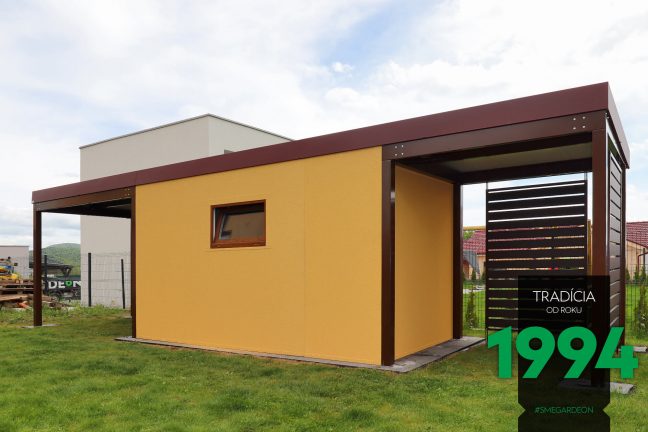 Záhradný domček s prístreškami po bokoch