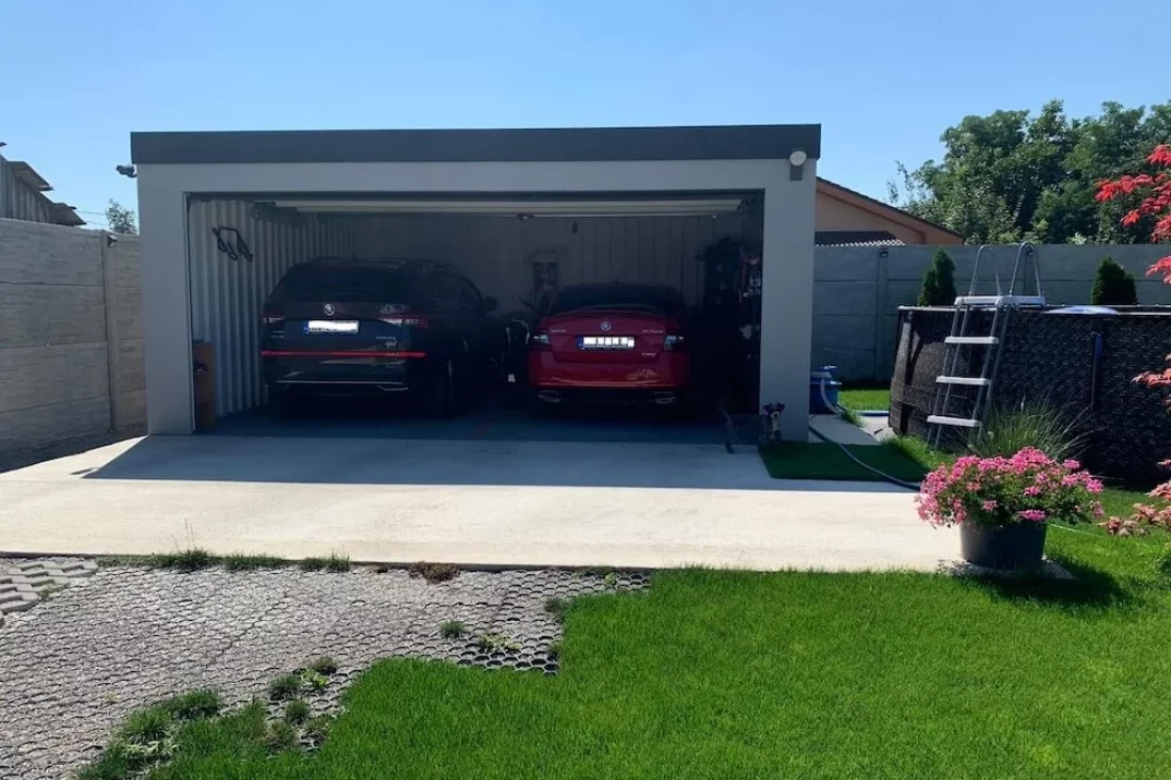 Zaparkované autá v dvojgaráži