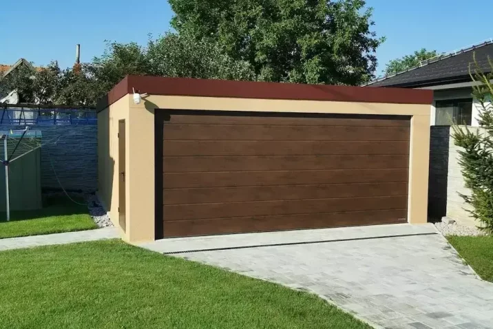 Garáž pre dve autá s dverami
