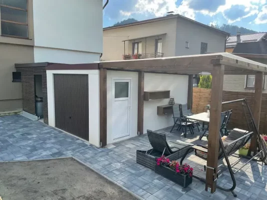 Garáž s dvomi prístreškami v okrese Ružomberok