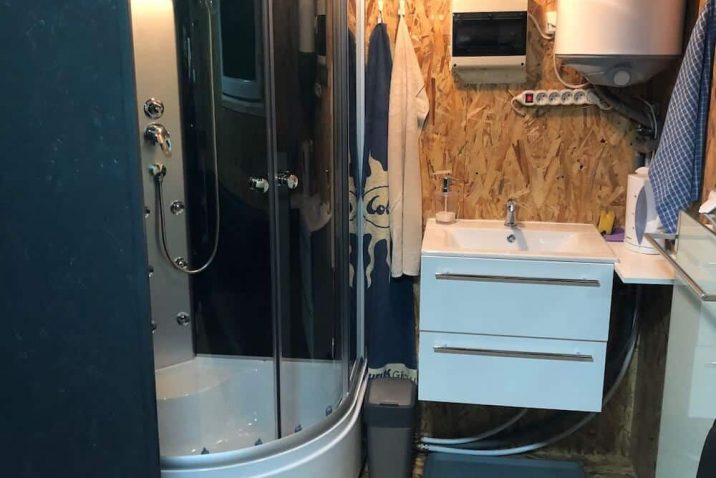 Sprchový kút v záhradnom domčeku