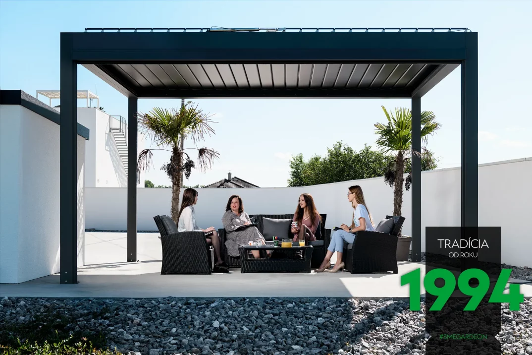 Posedenie s džúsom pod bioklimatickou pergolou