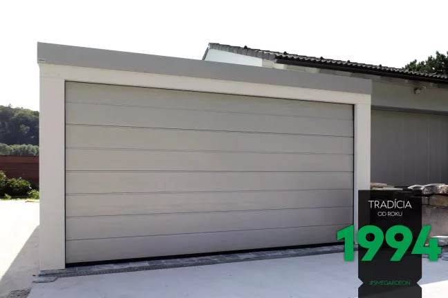 Garáž pre dve autá v bielej omietke