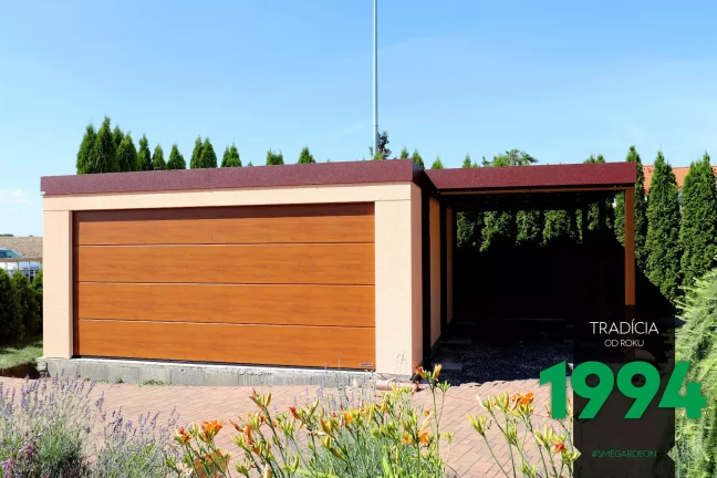 Garáž pre dve autá s prístreškom na bočnej strane